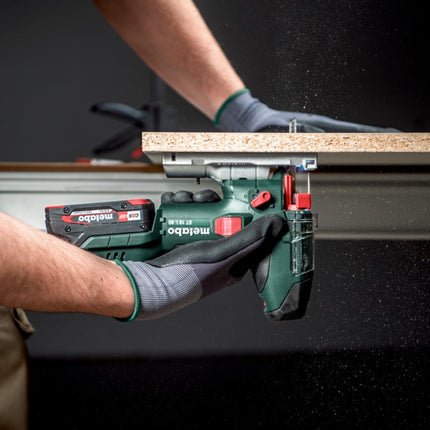 Metabo ST 18 L 90 seghetto alternativo a batteria 18 V 90 mm + 2x batteria 4,0 Ah + caricabatterie + metabox