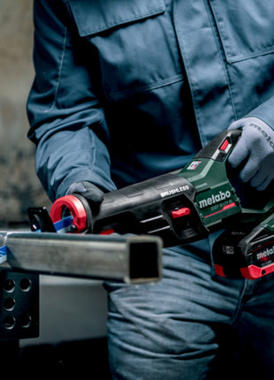 Metabo SSEP 18 LT BL Scie sabre sans fil 18 V 32 mm Brushless + 1x batterie LiHD 4,0 Ah + chargeur + Metabox