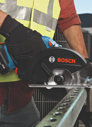 Bosch GKM 18V-50 Professional Akku Metall Handkreissäge 18 V 136 mm Brushless + 2x Akku 4,0 Ah + Ladegerät + L-Boxx