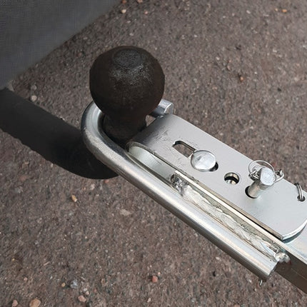 Barra di traino ( 4000818362 ) acciaio zincato 5,1 kg rosso-bianco