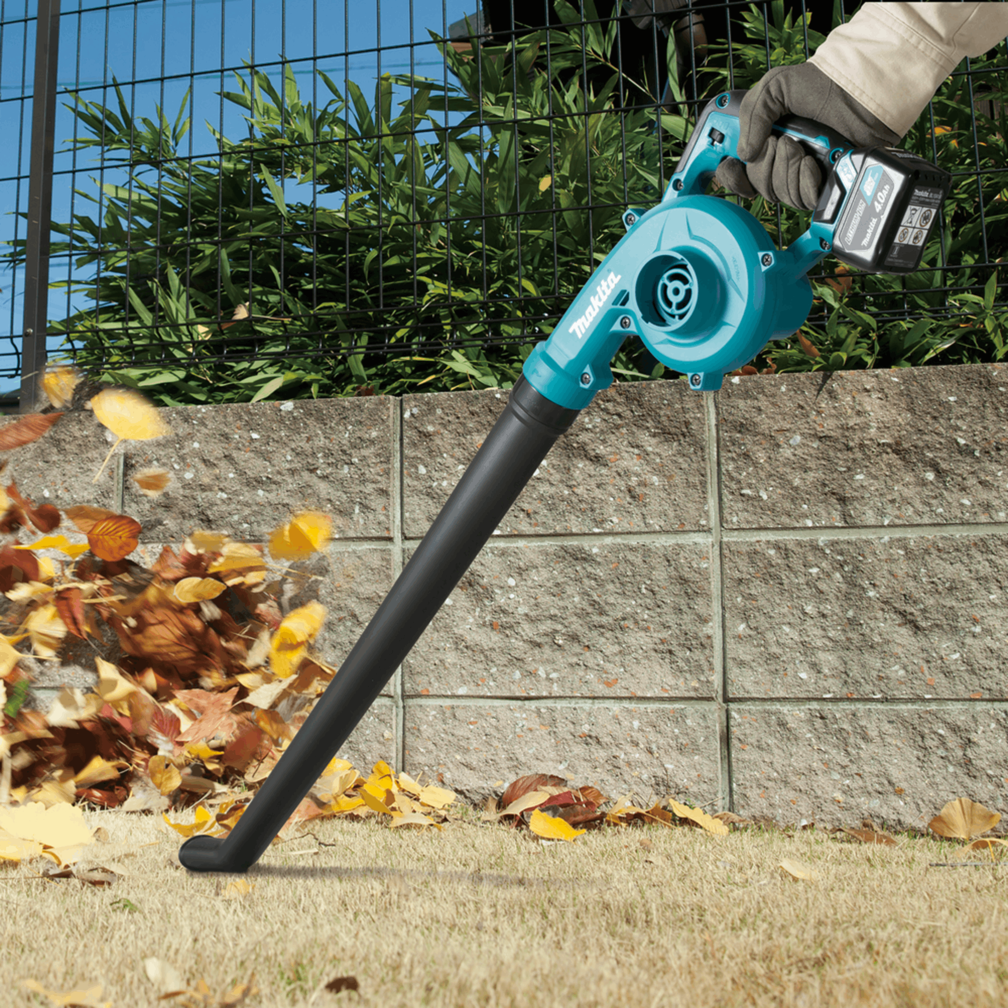 Makita UB 101 DSM Akku Geblaese 12 V max 2x Akku 4 0 Ah Ladegeraet 4 - toolbrothers