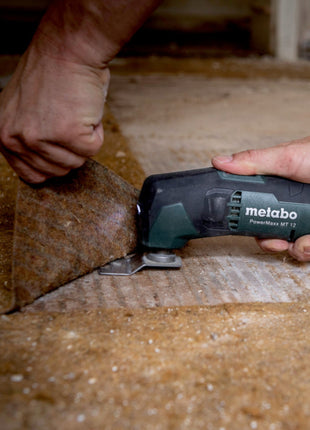 Metabo PowerMaxx MT 12 Akku Multitool Multifunktionswerkzeug 12 V + 2x 2,0 Ah Akku + Ladegerät + Schleif Zubehör Set 18 tlg. + metaBOX 145 ( 613089510 )