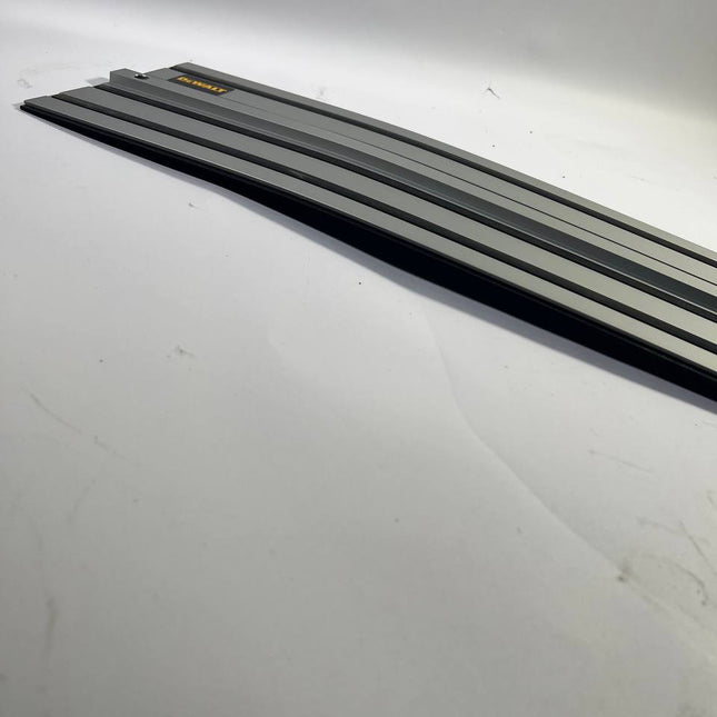 DeWalt DWS 5022 Fuehrungsschiene fuer Hand und Tauchkreissaegen mit 150 cm Laenge Beschaedigt 1 - toolbrothers