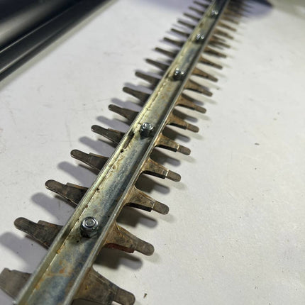 Makita DUH 523 Z 18V Li Ion Akku Heckenschere mit 52 cm Schnittlaenge Solo Stark Gebraucht 4 - toolbrothers