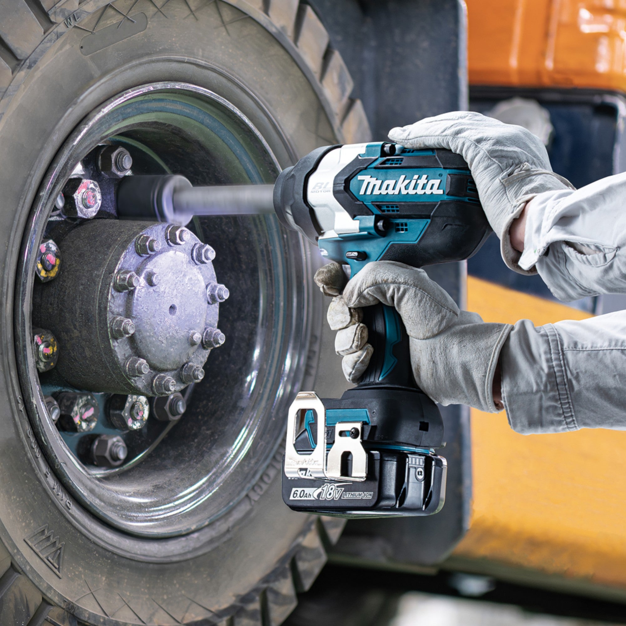 Makita DTW 1005 SF Akku Schlagschrauber 18 V 1360 Nm 3 4 Brushless 2x Akku 3 0 Ah Ladegeraet 4 - toolbrothers
