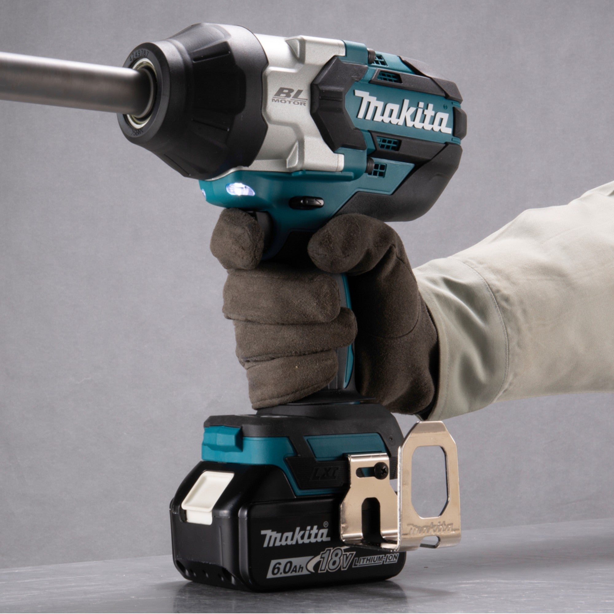 Makita DTW 1005 RT1J Akku Schlagschrauber 18 V 1360 Nm 3 4 Brushless 1x Akku 5 0 Ah Ladegeraet Makpac 4 - toolbrothers