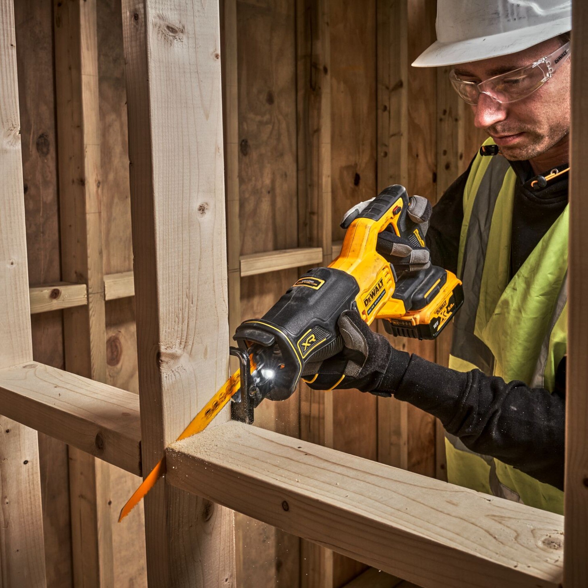 DeWalt DCS 382 M2 Akku Reciprosaege Saebelsaege 18 V Brushless 2x Akku 4 0 Ah Ladegeraet 3 - toolbrothers