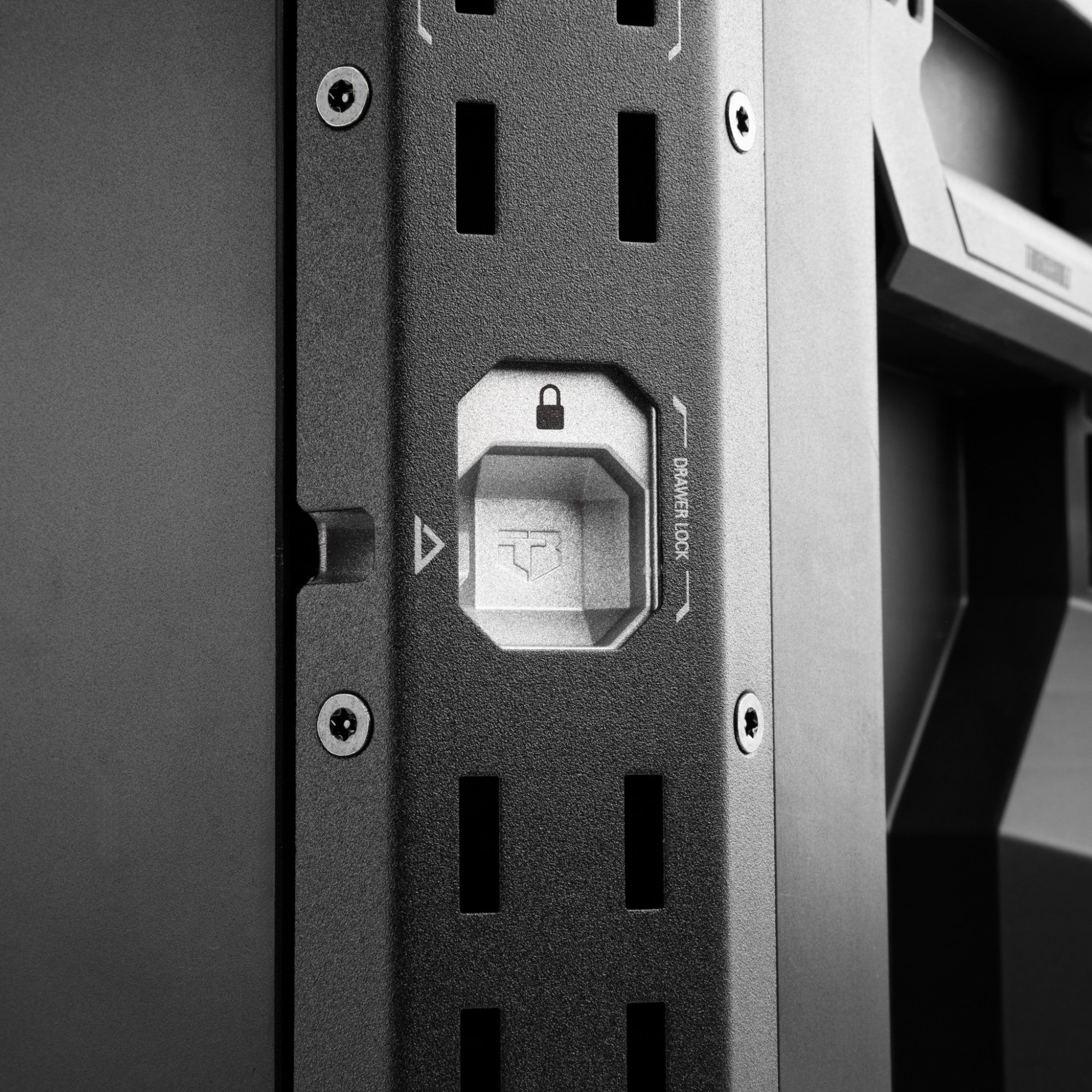 Toughbuilt STACKTECH rollbare Werkzeug Box abschliessbar mit 1 Schublade TB B1 D R91  4 - toolbrothers