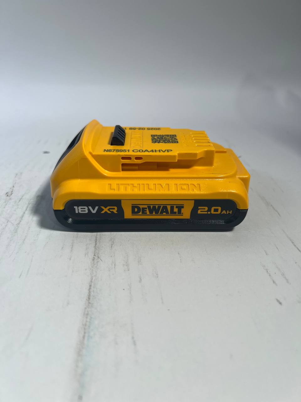 DeWalt DCB 183 Akkupack 18 V 2 0 Ah 2000 mAh XR Li Ion Akku mit Ladestandanzeige Leicht Gebraucht 1 - toolbrothers