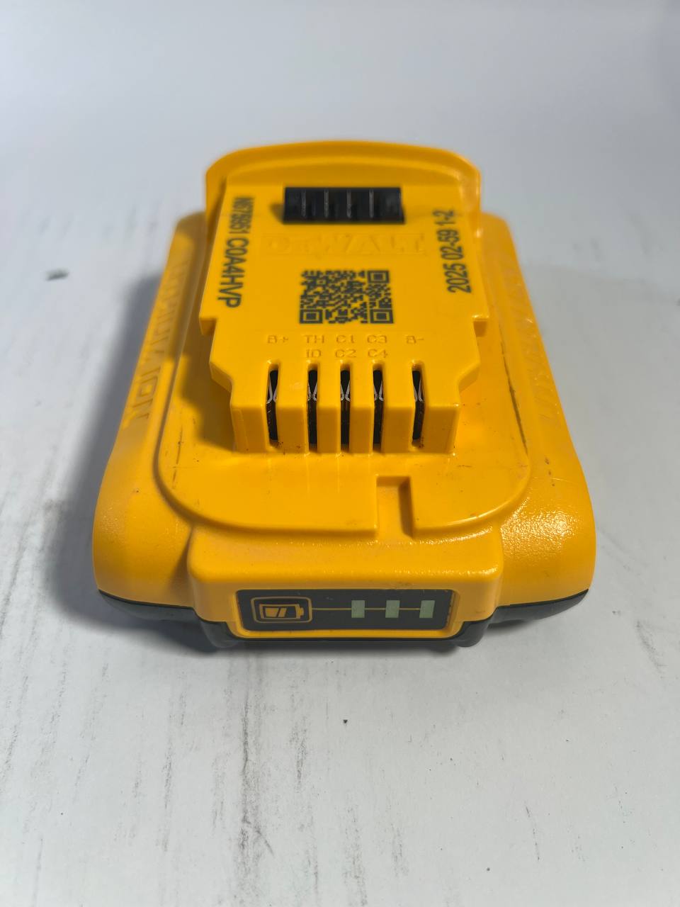 DeWalt DCB 183 Akkupack 18 V 2 0 Ah 2000 mAh XR Li Ion Akku mit Ladestandanzeige Leicht Gebraucht 2 - toolbrothers
