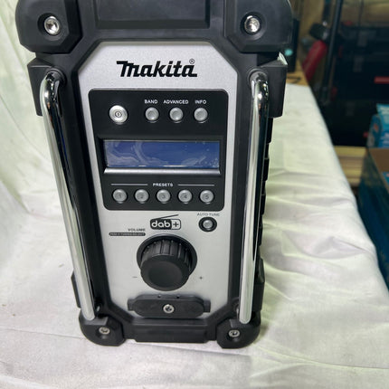Makita DMR 110 N Akku Baustellenradio 12 V 14 4 V 18 V DAB DAB FM IP64 Solo ohne Akku ohne Ladegeraet Reparaturgeraet 2 - toolbrothers