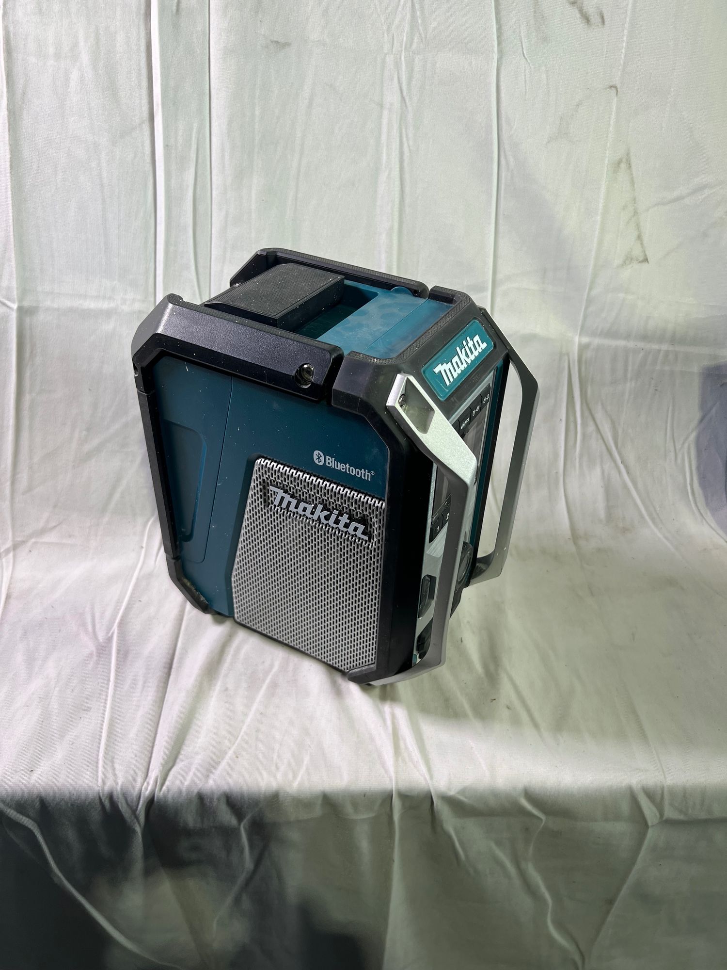 Makita DMR 114 Akku Baustellenradio 12 14 4 18 V AM FM Bluetooth IP 65 Reparaturgeraet 0 - toolbrothers