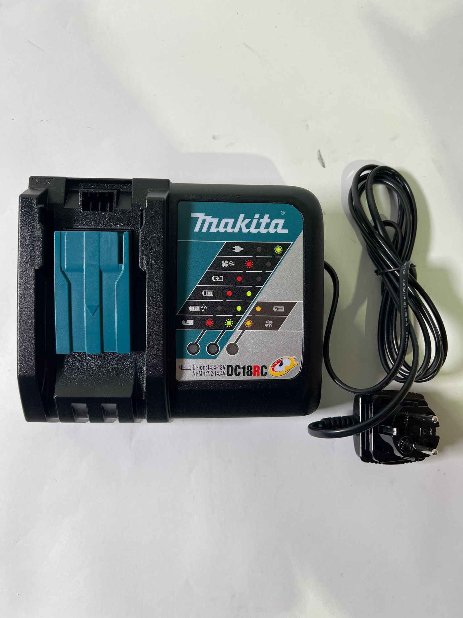 Makita DC 18 RC Akku Schnell Ladegeraet 7 2 V 18 V 195584 2 fuer Li Ion Akku Leicht Gebraucht 0 - toolbrothers