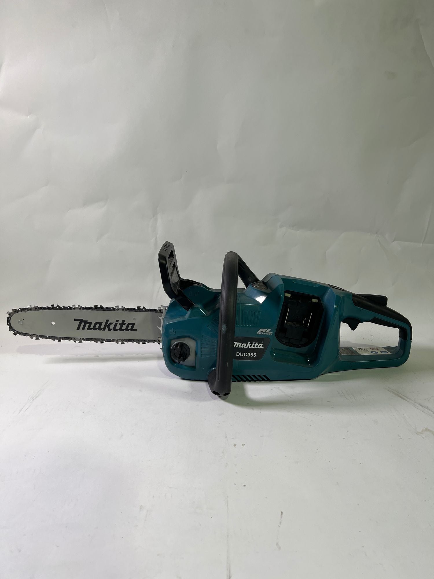 Makita DUC 355 Z Akku Kettensaege 36V 2x18V Brushless 35 cm Solo ohne Akku ohne Ladegeraet Gebraucht 0 - toolbrothers