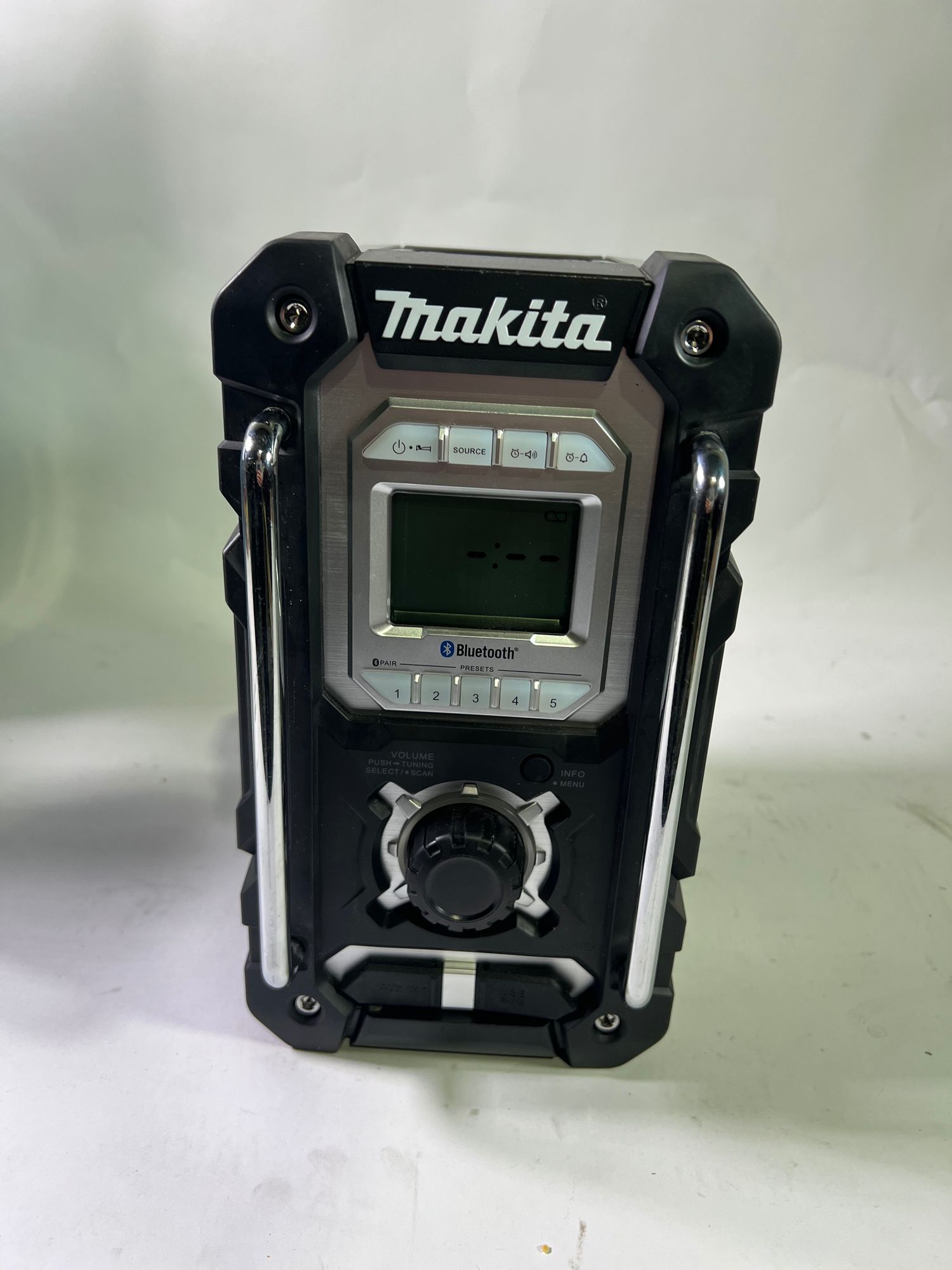 Makita DMR 108 NB Akku Radio 10 8 V 18 V Bluetooth IP64 Solo ohne Akku ohne Ladegeraet Leicht Gebraucht 0 - toolbrothers