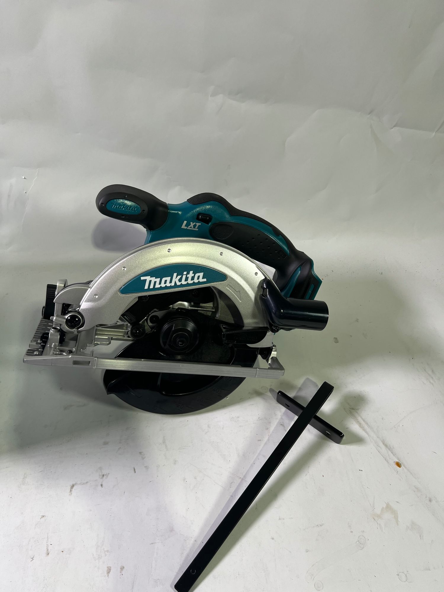 Makita DSS 610 Z Akku Handkreissaege 18 V 165 mm Solo ohne Akku ohne Ladegeraet Leicht Gebraucht 0 - toolbrothers