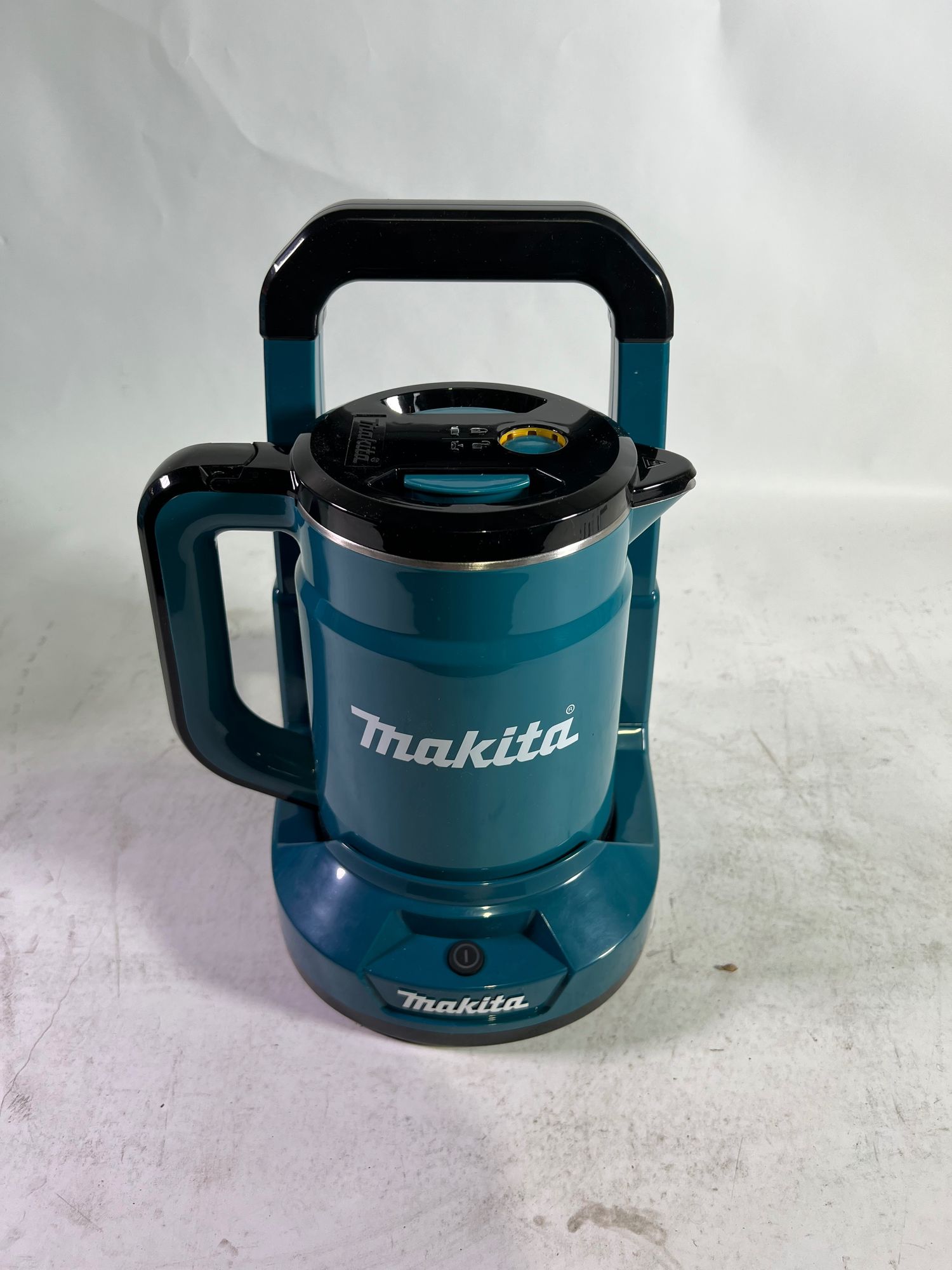 Makita DKT 360 Z Akku Wasserkocher 36 V 2x 18 V 0 8 L Solo ohne Akku ohne Ladegeraet Reparaturgeraet 0 - toolbrothers