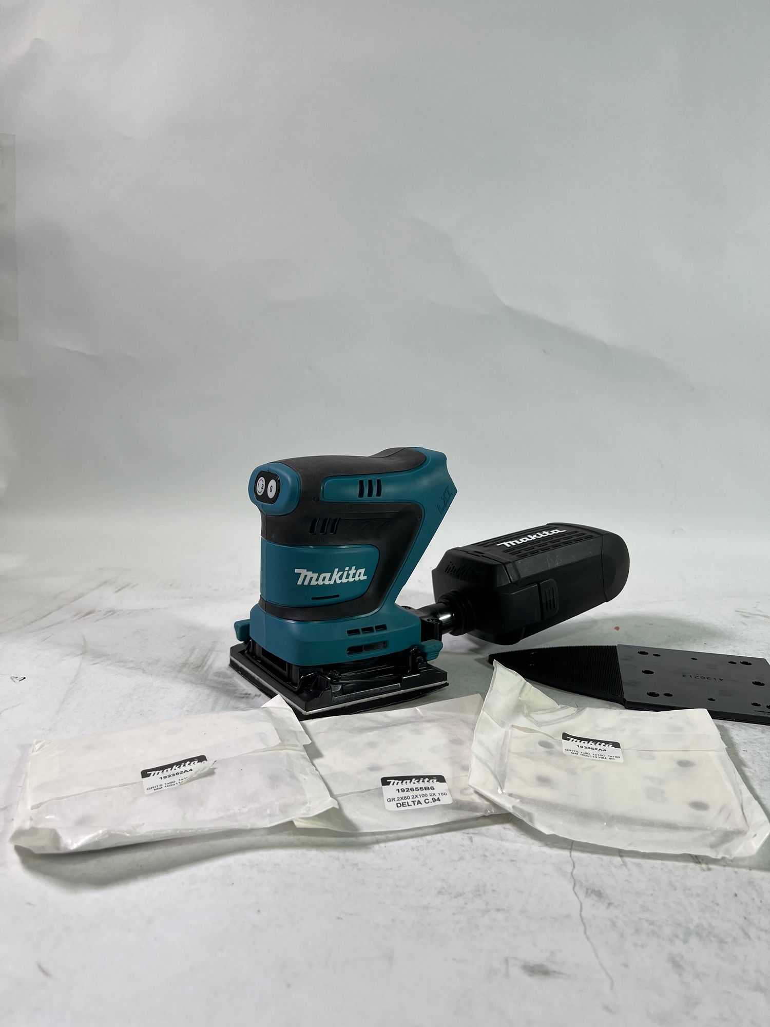 Makita DBO 480 Z Akku Schwingschleifer 18 V 112 x 102 mm Solo ohne Akku ohne Ladegeraet Reparaturgeraet 0 - toolbrothers