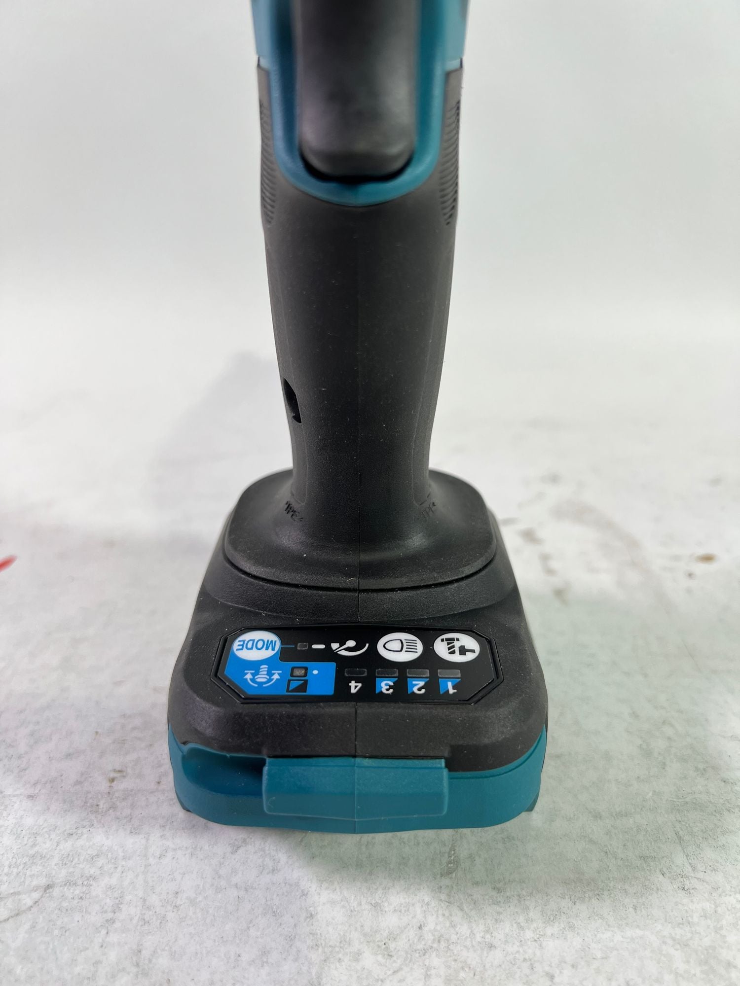 Makita DTW 701 Z Akku Schlagschrauber 18 V 700 Nm 1 2 Brushless Solo ohne Akku ohne Ladegeraet Gebraucht 2 - toolbrothers