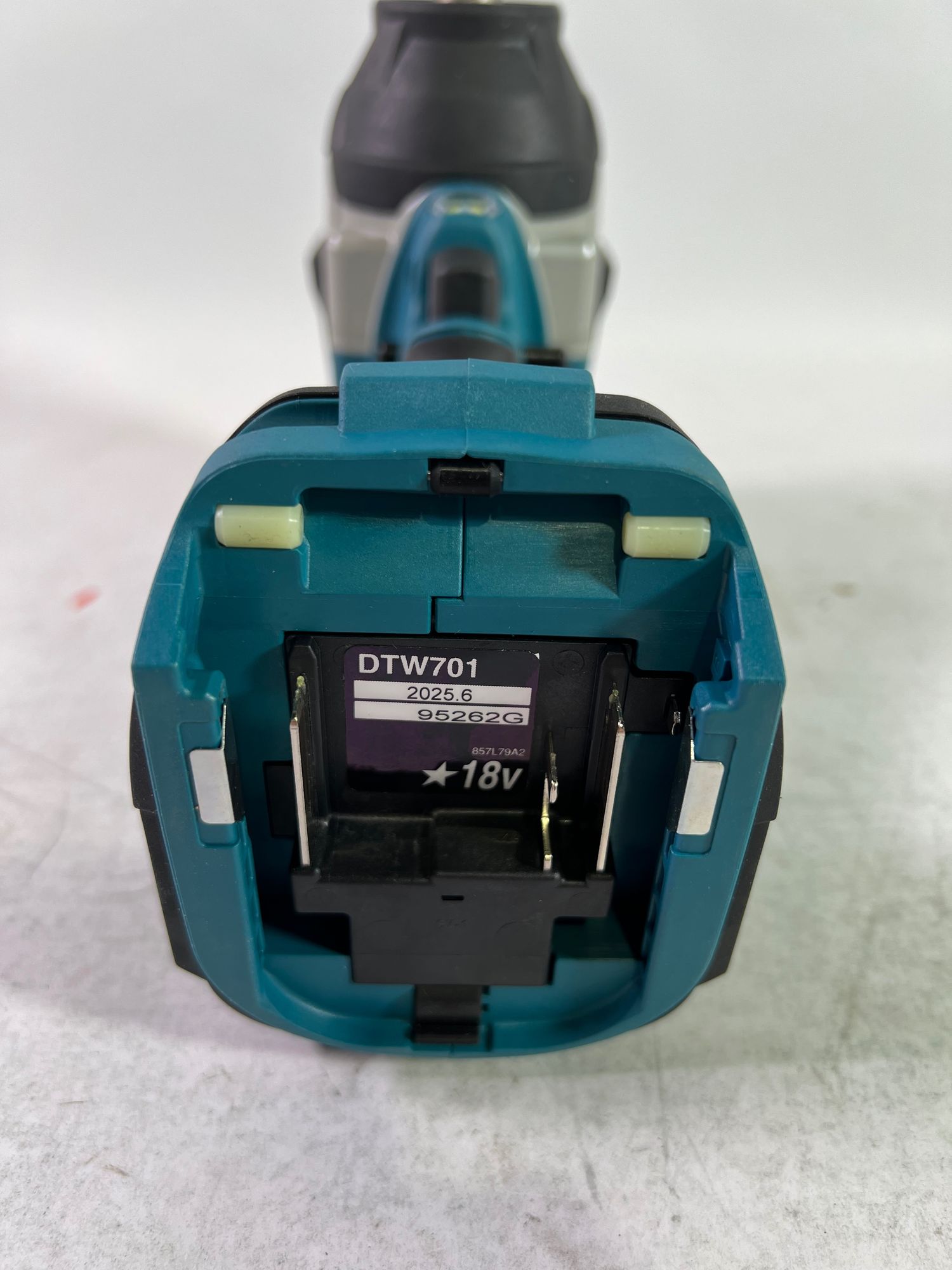 Makita DTW 701 Z Akku Schlagschrauber 18 V 700 Nm 1 2 Brushless Solo ohne Akku ohne Ladegeraet Gebraucht 3 - toolbrothers