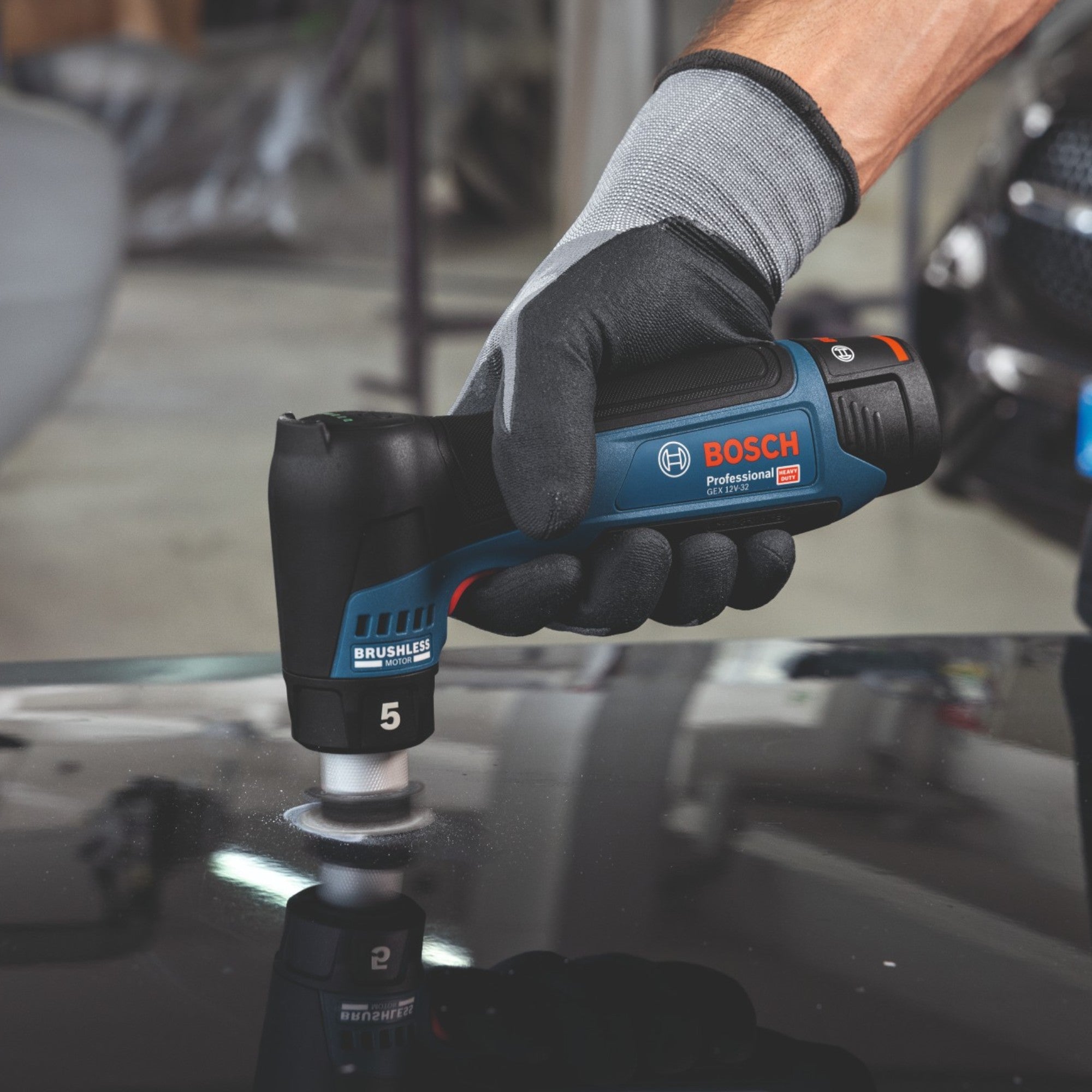 Bosch GEX 12V 32 Akku Exzenterschleifer 12 V 32 mm Brushless 2x Akku 2 0 Ah Ladegeraet 4 - toolbrothers