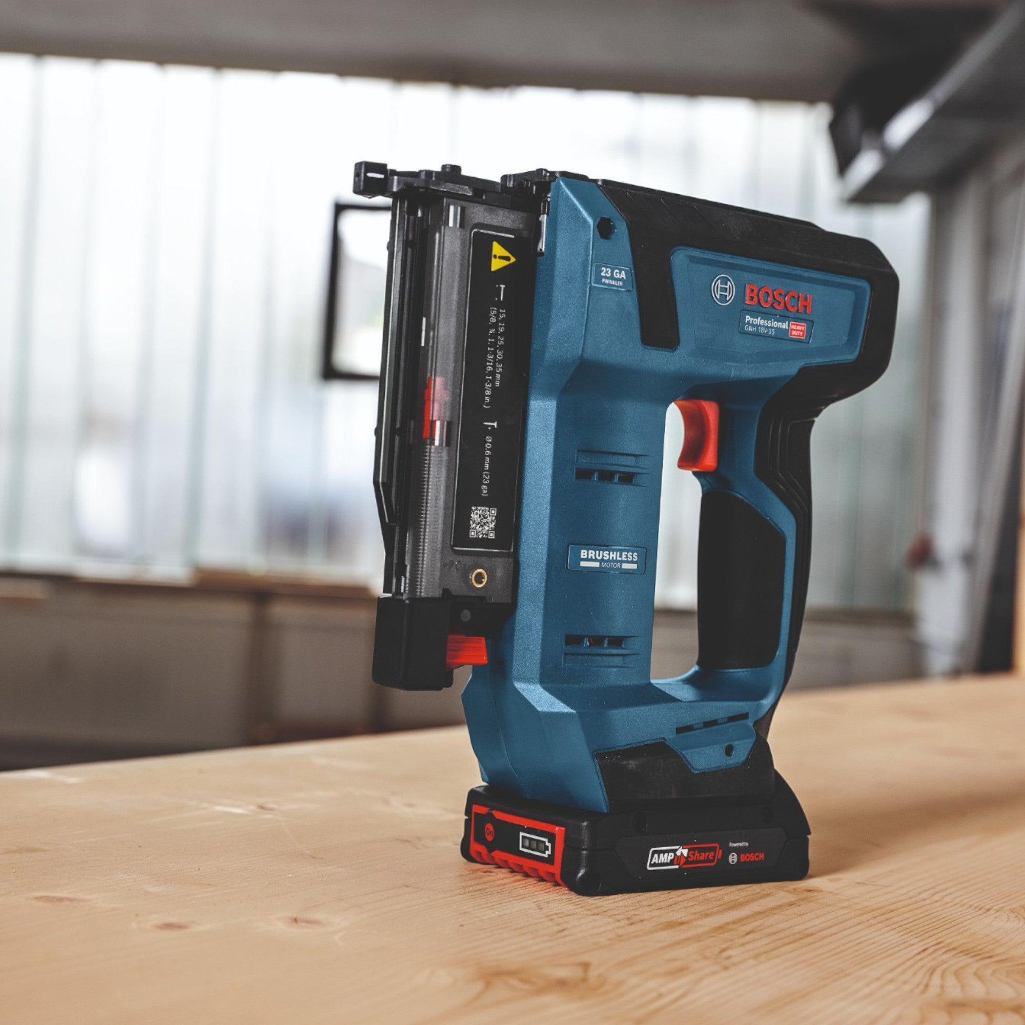 Bosch GNH 18V 35 Akku Holznagler 18 V 0 6 x 15 35 mm Brushless 1x Akku 2 0 Ah ohne Ladegeraet 4 - toolbrothers