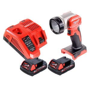 Lampada a batteria Milwaukee M18 TLED LED + 2 batterie da 2,0 Ah + caricabatterie