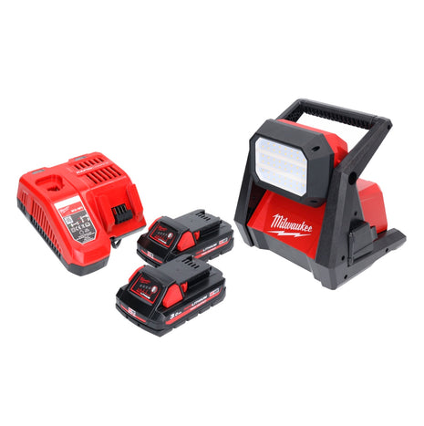 Milwaukee M18 HOAL-302FC Akku LED Lampe Baustrahler 18 V 4000 lm + 2x Akku 3,0 Ah + Ladegerät