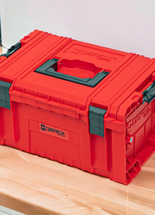 Qbrick System PRO Toolbox 2.0 RED ULTRA HD Niestandardowa walizka narzędziowa 450 x 260 x 240 mm 19 l z możliwością sztaplowania IP54 z 3 przegrodami i półką